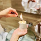 Zdjęcie świecy do masażu Cashmere 100ml w aranżacji