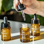 Zdjęcie serum do twarzy 10% Niacynamid w aranżacji