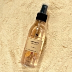 Zdjęcie mgiełki do ciała i włosów Sandalwood & Tobacco w aranżacji