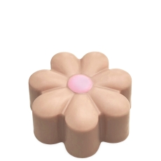 Zdjęcie naturalnego mydła beżowego w kształcie stokrotki 90 g
